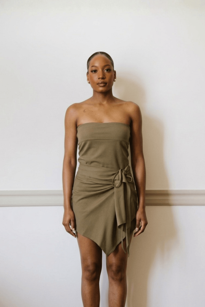 L'INCONTOURNABLE HAUT-JUPE KHAKI