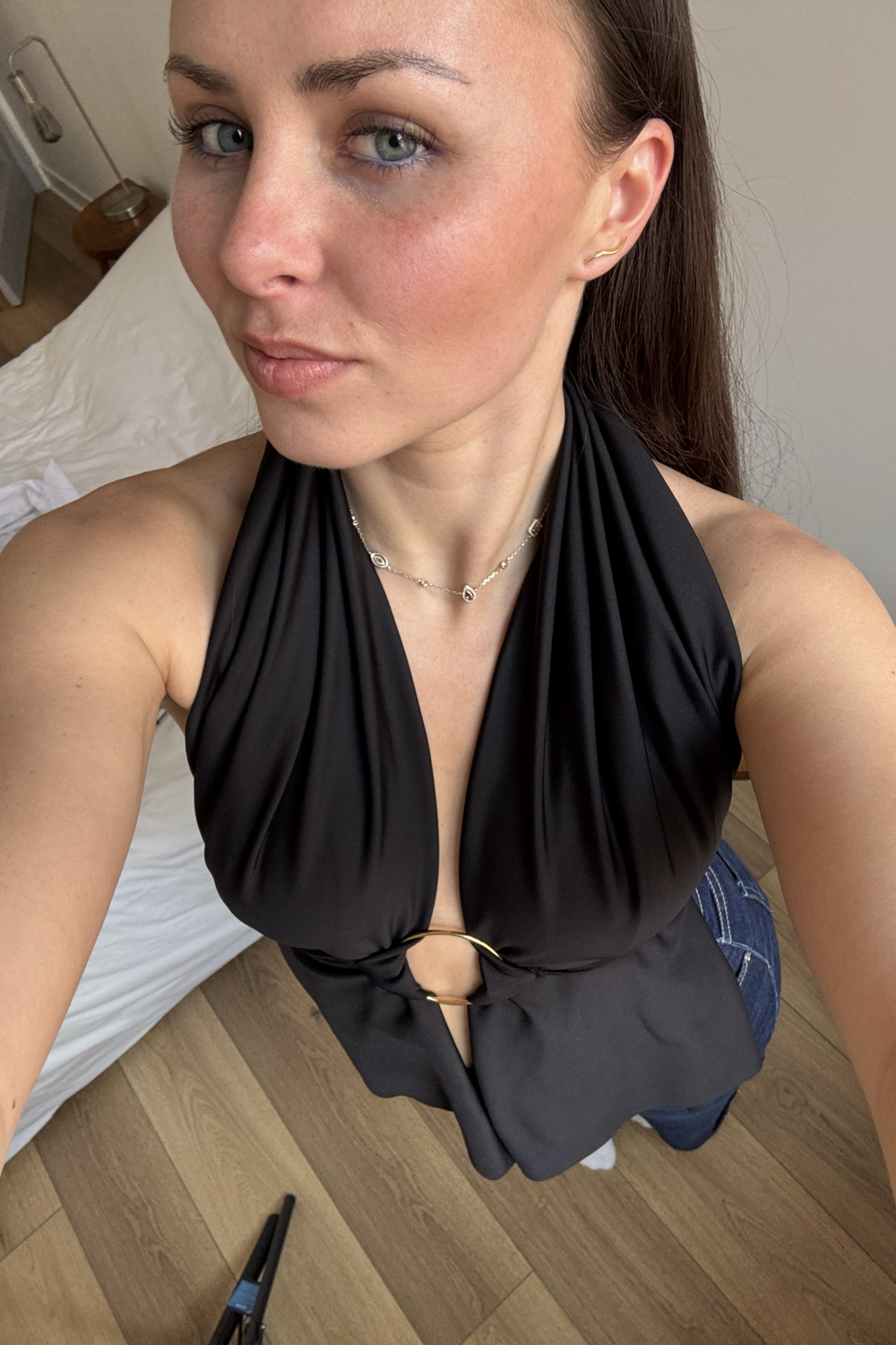 L'INCONTOURNABLE HAUT-JUPE NOIR